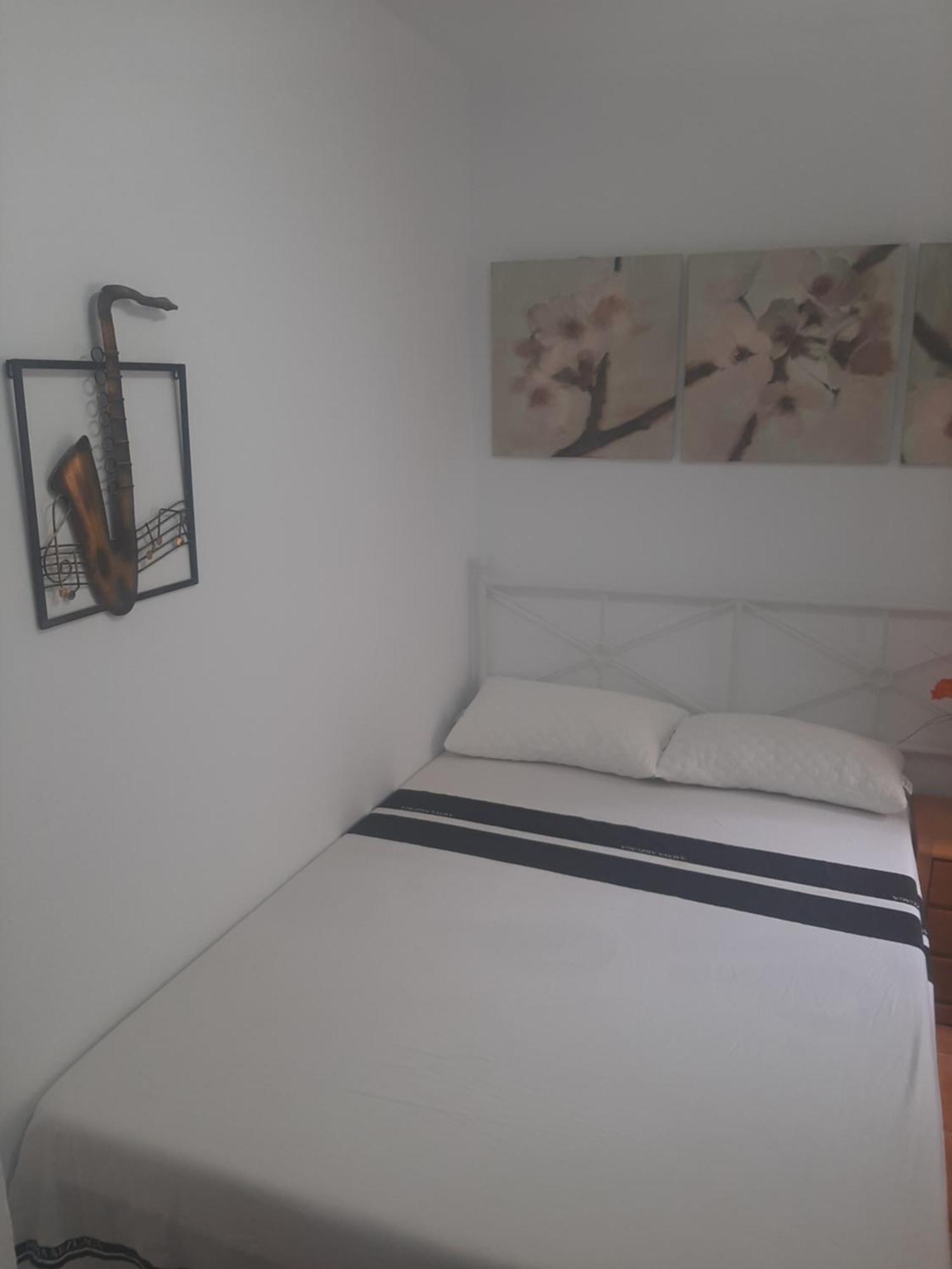 Alquiler Habitacion- Descanso Sabadell - Bano Compartido Exterior photo
